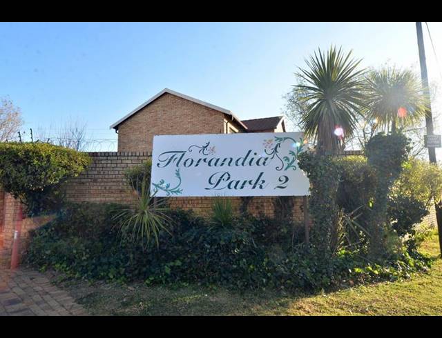 2 BEDROOM APARTMENT FOR SALE IN FLORIDA LAKE